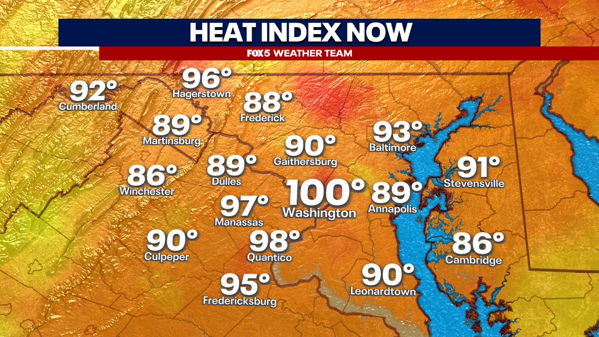 MikeTFox5's tweet photo. Dew points near 80°F has DC still feeling like 100°F even beyond the 10pm hour. Feels just nasty out there! https://t.co/JeXQKfLkZ7
