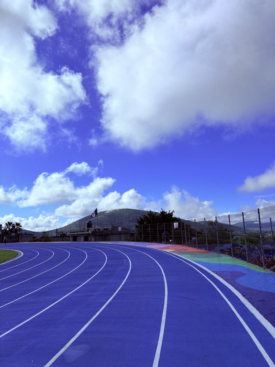Nylevee_'s tweet photo. Lo que no te mata te hace correr un medio maratón. https://t.co/UkCTTTjdbX