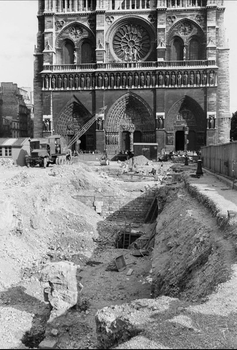 QDrop2450's tweet photo. Images of the 1960s excavations in the parvis (square) in front of Notre-Dame Cathedral to construct an underground parking garage. The digs unexpectedly unearthed a massive, buried city.

What might of caused parts of Notre-Dame to become "buried?" 🤔

~Mud Floods/Tartaria~ https://t.co/J2gQ1R7AZH