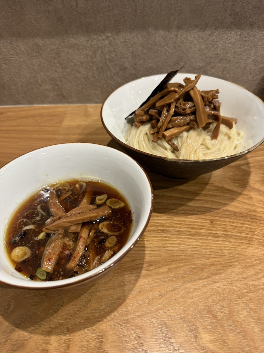 Rahmensun's tweet photo. らぁめん鴇（寒川）

つけメンマ　1650円
豚めし　530円

少し仕事、時間に余裕ができ
やっと来れました
パワーアップしたつけめんを食べに
美味過ぎて衝撃すぎ…
とにかく幸せな時間でした

079

#らぁめん鴇
#神奈川寒川 https://t.co/dZmJobht5f
