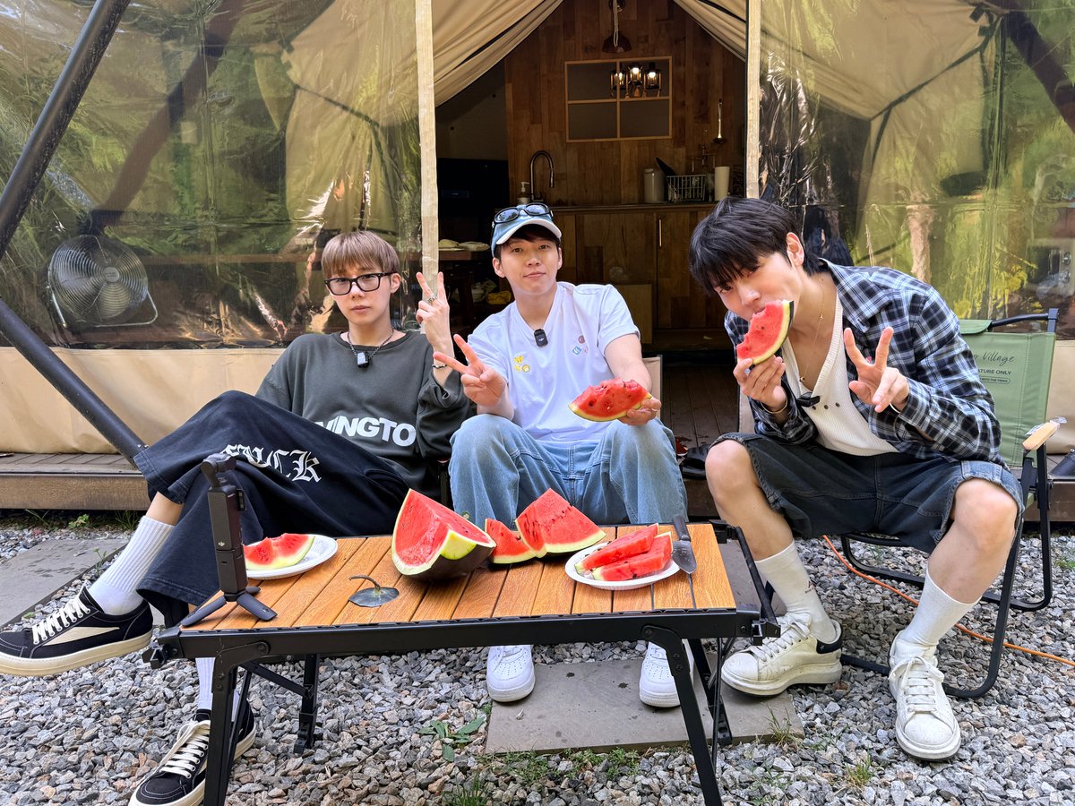 from_0609's tweet photo. 260702 #김성규 #장동우 #남우현 #인피니트 (성규 비스테이지) https://t.co/9ya9YqgoQb