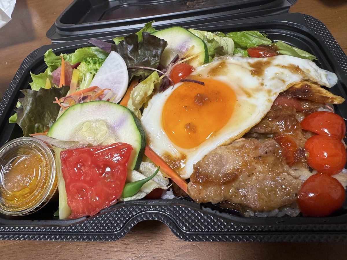 midorikawaebina's tweet photo. 本日(Lo21時45分)
らーめん3種類，汁無し，汁無し(冷)

明日(Lo21時45分)
らーめん2種類､汁無し，冷らーめん

画　KITCHENめがね ときどき天然鮎様
　　ちゅのとん使用のハンバーガーとお弁当をテイクアウト‼️ 最高です‼️
丸橋サンいつもありがとうございます😊 https://t.co/9P1229cA5P