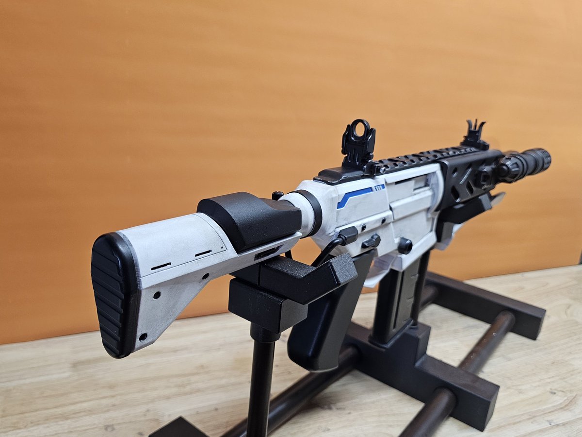 RenegadeProps's tweet photo. With the hype around Black Ops &amp; Black Ops 2, figured I'd share my 3d printed replica of the Peacekeeper SMG. Custom modeled for me by Apropalypse_creations to be the most accurate version of the weapon. Features a removable mag and working flashlight.
#callofduty #blackops https://t.co/nhNu6ZBV9E