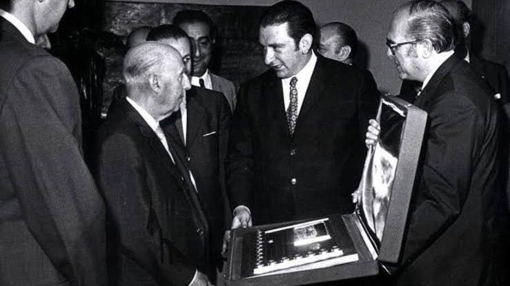LuccaNNS's tweet photo. @fcbm1lgr4u1899 @Johnmito4 @MathEng_CRF O seu timinho mesmo que amava presentar o franco. https://t.co/LpZ0D8peV4