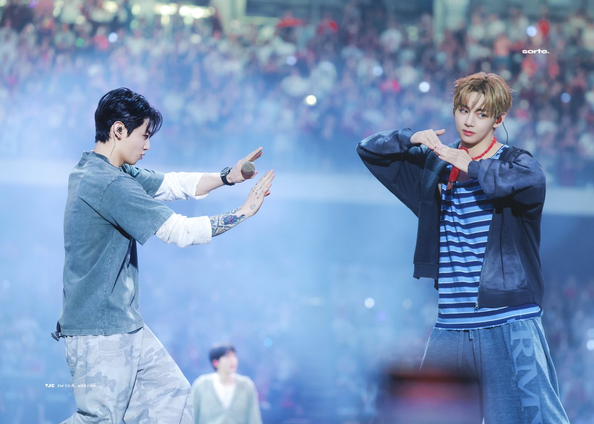 SORTE613's tweet photo. 🐰🐻🕺✨️💫
260701 BRUSSELS 태형 정국 HQ
#V #뷔 #TAEHYUNG #태형 #テテ
#JUNGKOOK #정국 #JK #グク https://t.co/8kM9cLAi6r