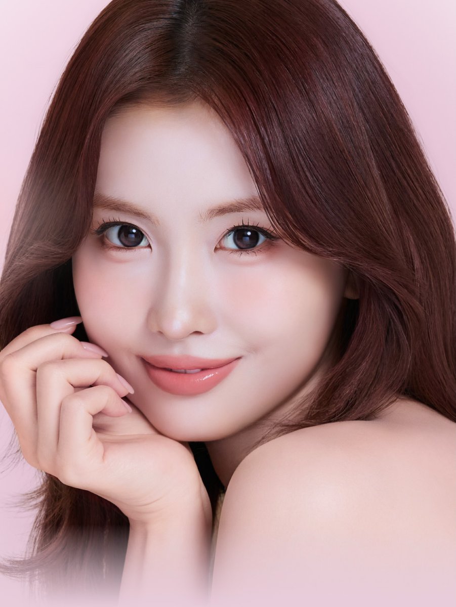 godmitzu's tweet photo. MOMO without bangs for the new SIE campaign. https://t.co/JSFXpa8GDh