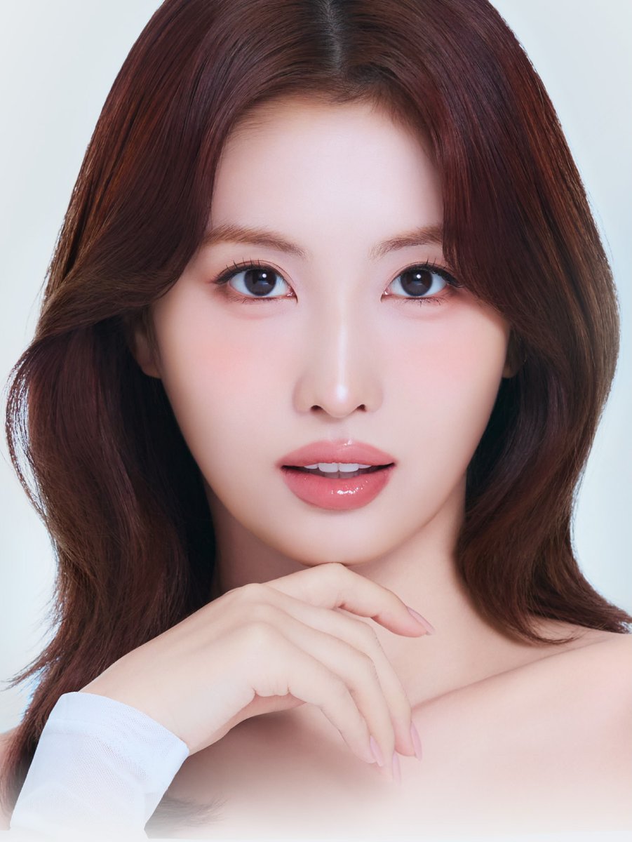 godmitzu's tweet photo. MOMO without bangs for the new SIE campaign. https://t.co/JSFXpa8GDh