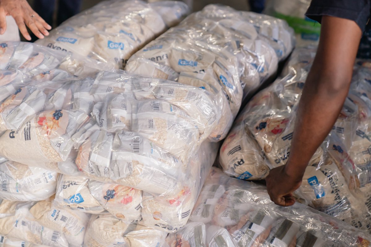 raquelarbaje's tweet photo. La Oficina de la Primera Dama entregó este miércoles alimentos, artículos para bebés y ropa de cama para las familias afectadas por los terremotos del pasado 24 de junio en Venezuela, así como andadores, bastones y muletas para las personas lesionadas. La donación fue entregada en el centro de acopio de @MDefensaRD como parte de la Operación Quisqueya Solidaria 2026.

Frente al dolor de un pueblo hermano, tendemos la mano. Al pueblo venezolano, nuestro abrazo, nuestras oraciones y el compromiso de acompañarle. 🇻🇪🙏🏻