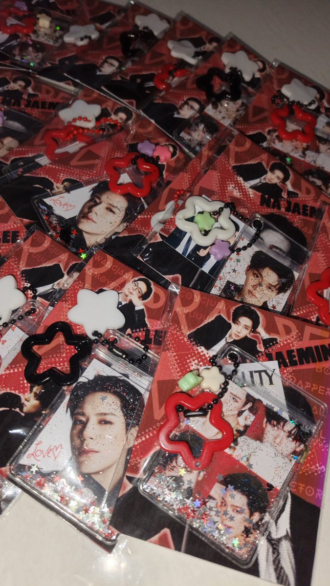 NeyPark_'s tweet photo. Bikin freebies ter satset 🥹 biasanya H-1 bulan udah jadi, skrg baru bikin H-1 minggu 😭 alhasil cuma bisa bikin freebies duality jnjm jkt sesimpel ini 🥲

See you at venue putri &amp; pangeran nya jeno jaemin 🫶⭐ https://t.co/LG85DtGtDV