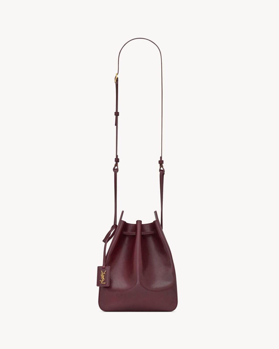 _likethatsun_'s tweet photo. [YSL]

Leather Burgundy Bucket Bag

💸 Rp18.500.000

Anyone? 🤭 retail price $1,600!