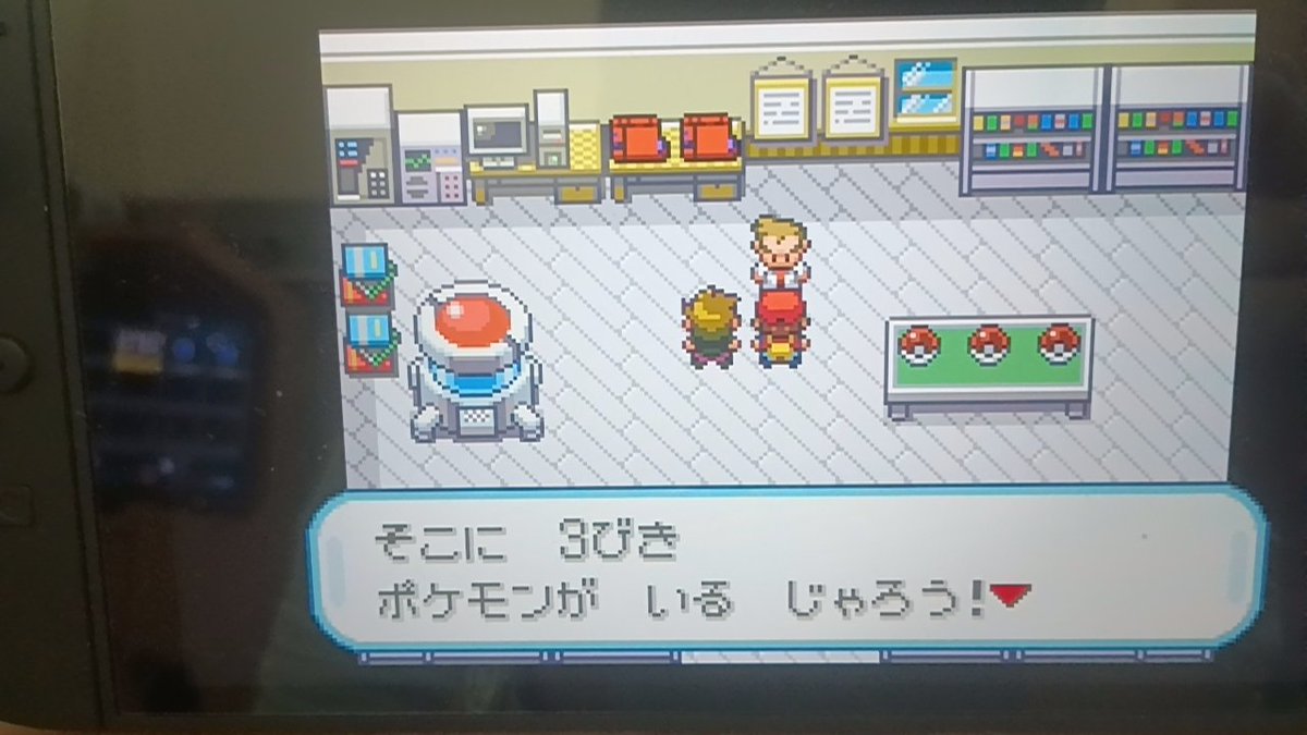 cioran8823's tweet photo. 入院中暇過ぎて、20歳過ぎて初めてポケモンを触ってる。これがあのモノマネとかでおなじみのやつか！と納得した。ちなみにプレイしてるのは友人から「お前の好きなヤドンが出てくるぞ。」とのことで激推しされたリーフグリーンです。
#ポケモン https://t.co/cu8TKc14Fu