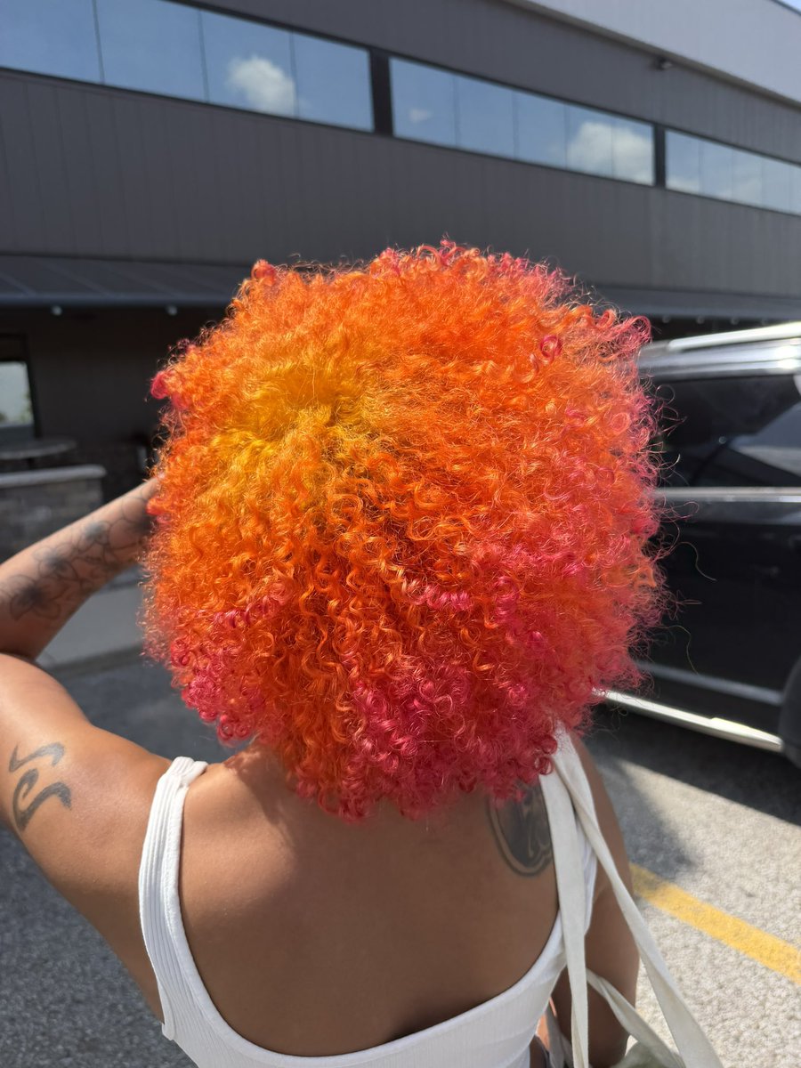 grobmine's tweet photo. mommy got new hair https://t.co/rAShMjIgFN