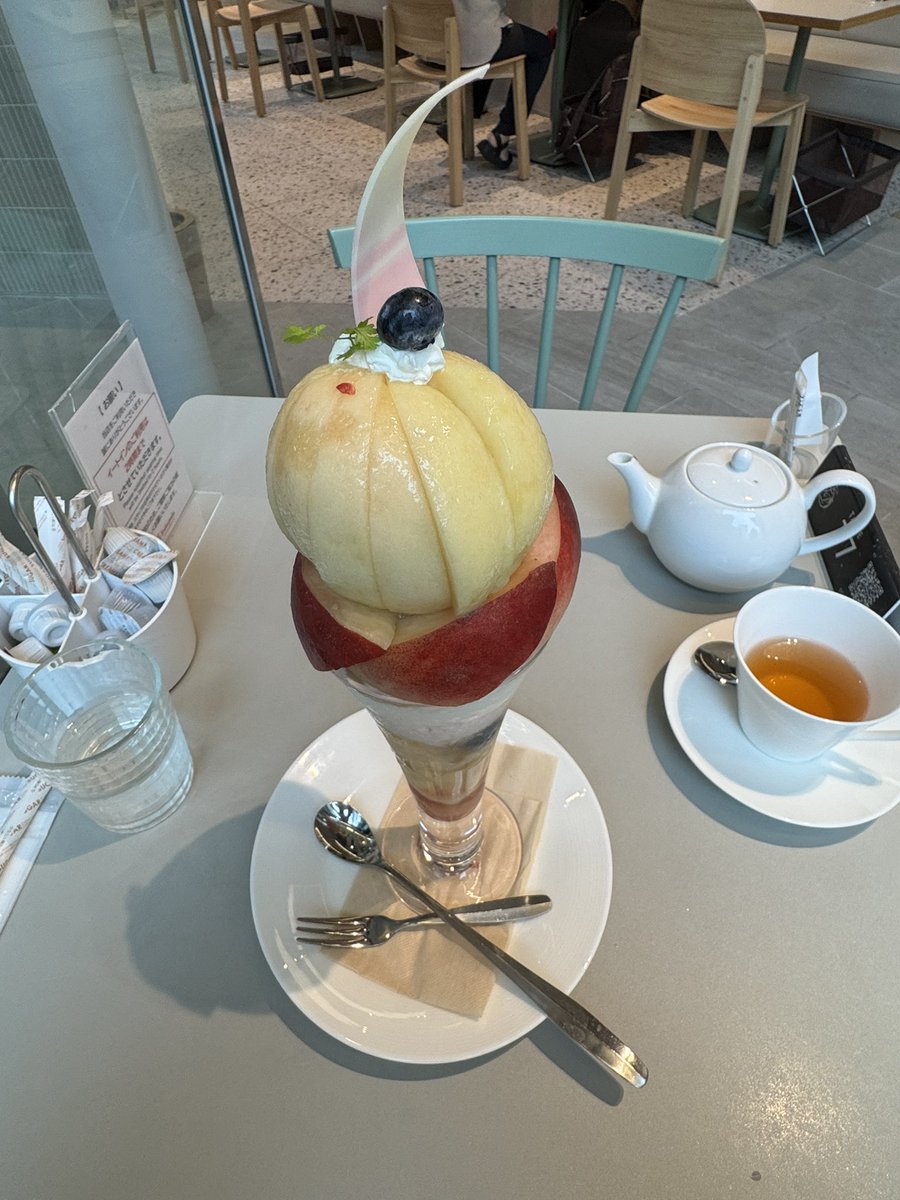 Musculus729's tweet photo. 今日はももパフェ https://t.co/S8BDaiCvem
