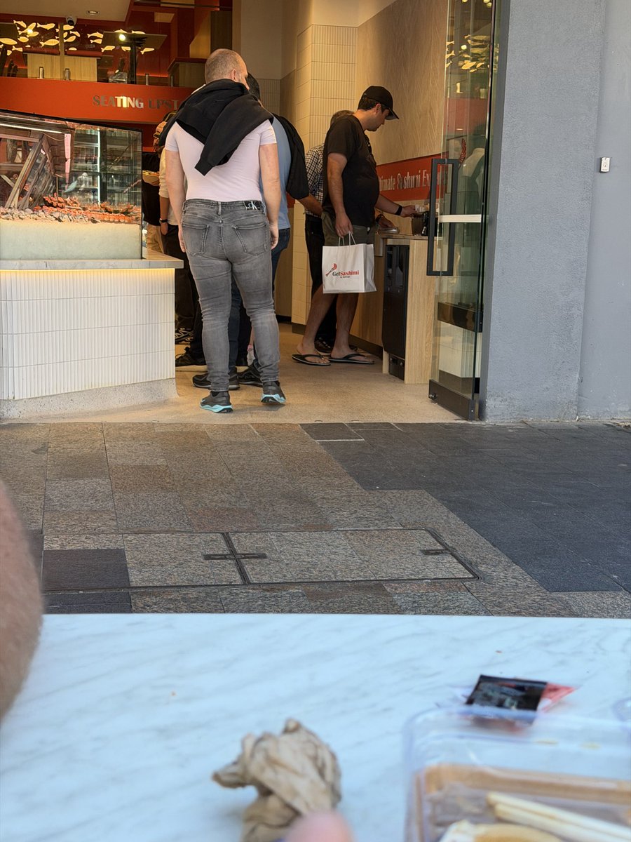 spacemonkey6767's tweet photo. Even the dudes got yams in the land down unda #CakedUp #Fag https://t.co/DXnRXHsrM9