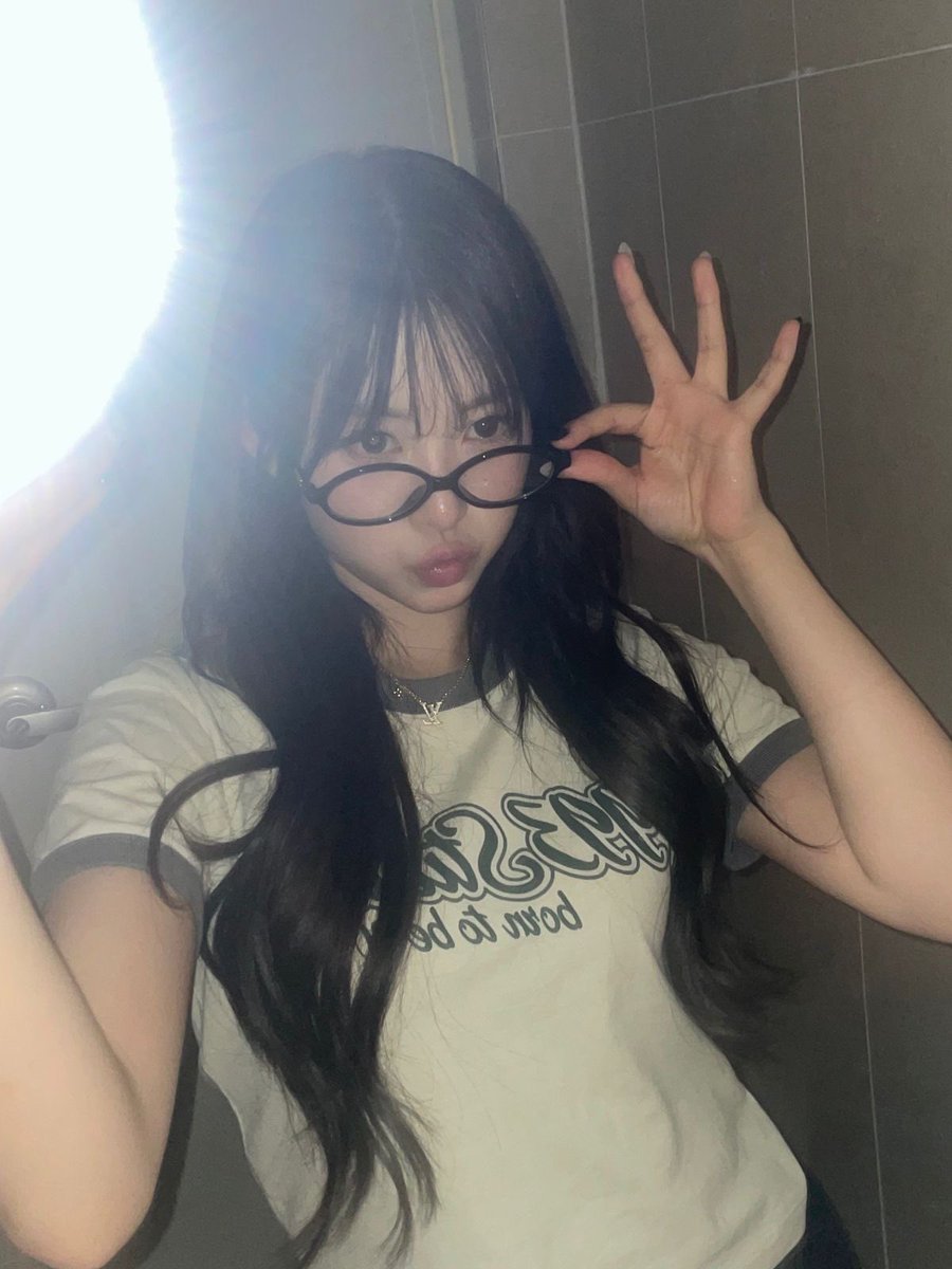 limain060's tweet photo. #리센느트친소 #리마인트친소
신입 리마인 인사드립니다ꜝꜝꜝ
요즘 유명해져서 가벼운마음일까봐 계속 고민고민하다가 결국 입덕해버렷슨....

다 조아해요...! 최애는 경은이이긴해욤.. https://t.co/19FGU3auFD