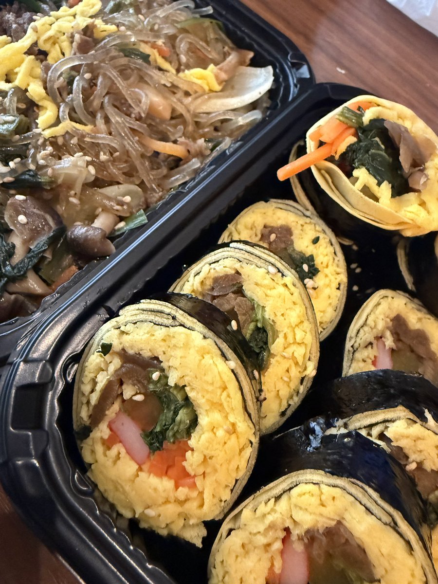 dietyaserun's tweet photo. 朝　食パン1枚。目玉焼
昼　タマゴキンパ、チャプチェ https://t.co/pC4rVgSWQH