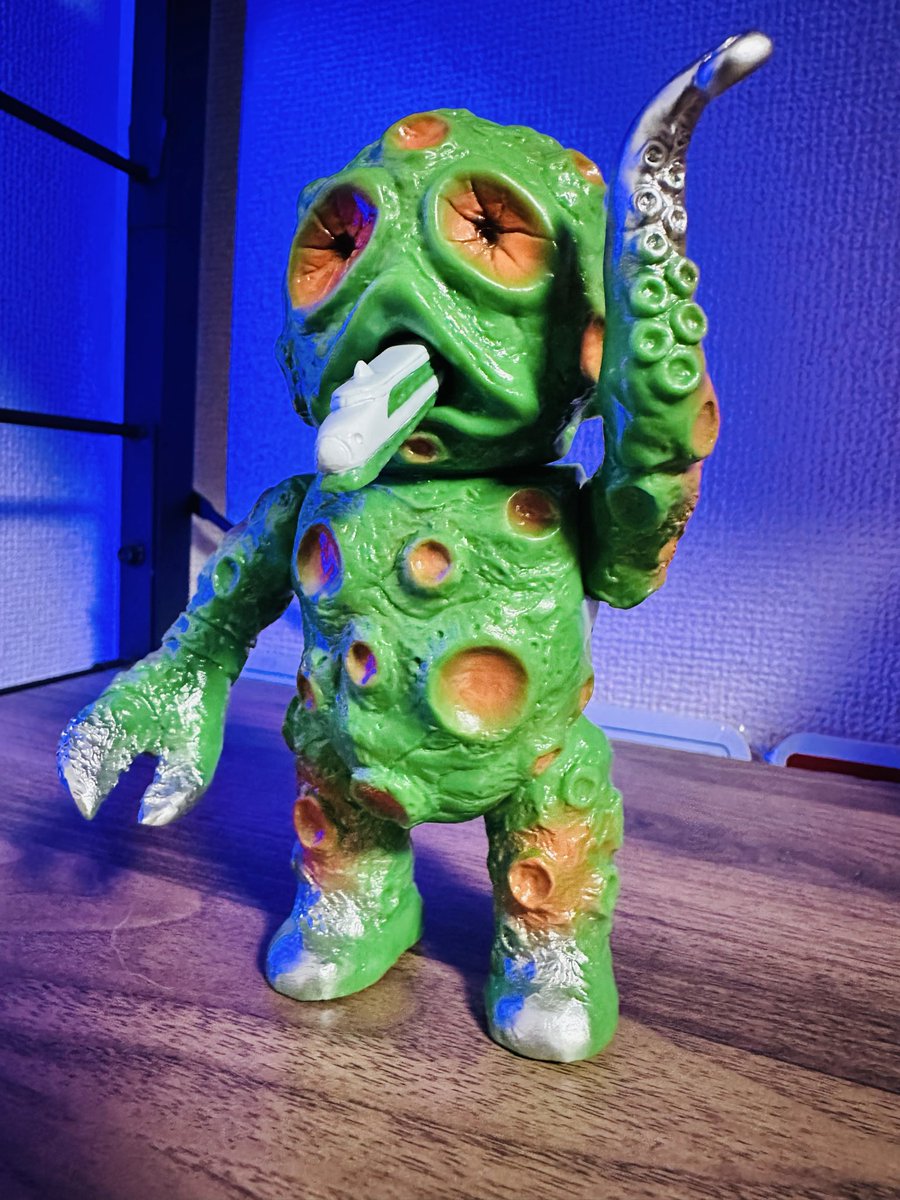 yasu1001sofubi's tweet photo. スーパーソフビサミット大阪旅ラスト✨
まさかのエンカビニールさんから出てる、
遊星魔人を店舗で発見してGETできました🙌
このコラボはどうしても欲しくて探してました☺️
カニみたいな爪にタコみたいな手、口から新��線!最高過ぎる🚄
#遊星魔人
#Longneck
@enkavinyl https://t.co/FRgDsEE3CX