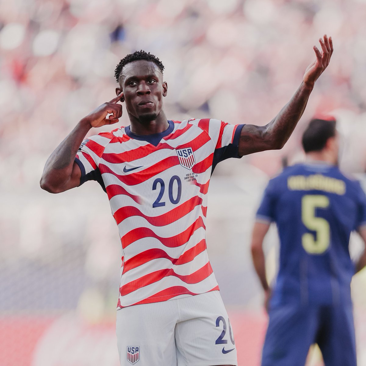 CamusClickPy's tweet photo. AVANZA SIN UNA GRAN PIEZA EN EL EQUIPO 
Estados Unidos derrotó 2 - 0 a Bosnia y Herzegovina para avanzar a los Octavos de Final del Mundial.
Goles de Folarin Balogun y Malik Tillman.
Lamentablemente para el seleccionado norteamericano, Folarin Balogun vio la roja y será una resta importante ante Bélgica.

#Mundial2026 #ReaccionMundial