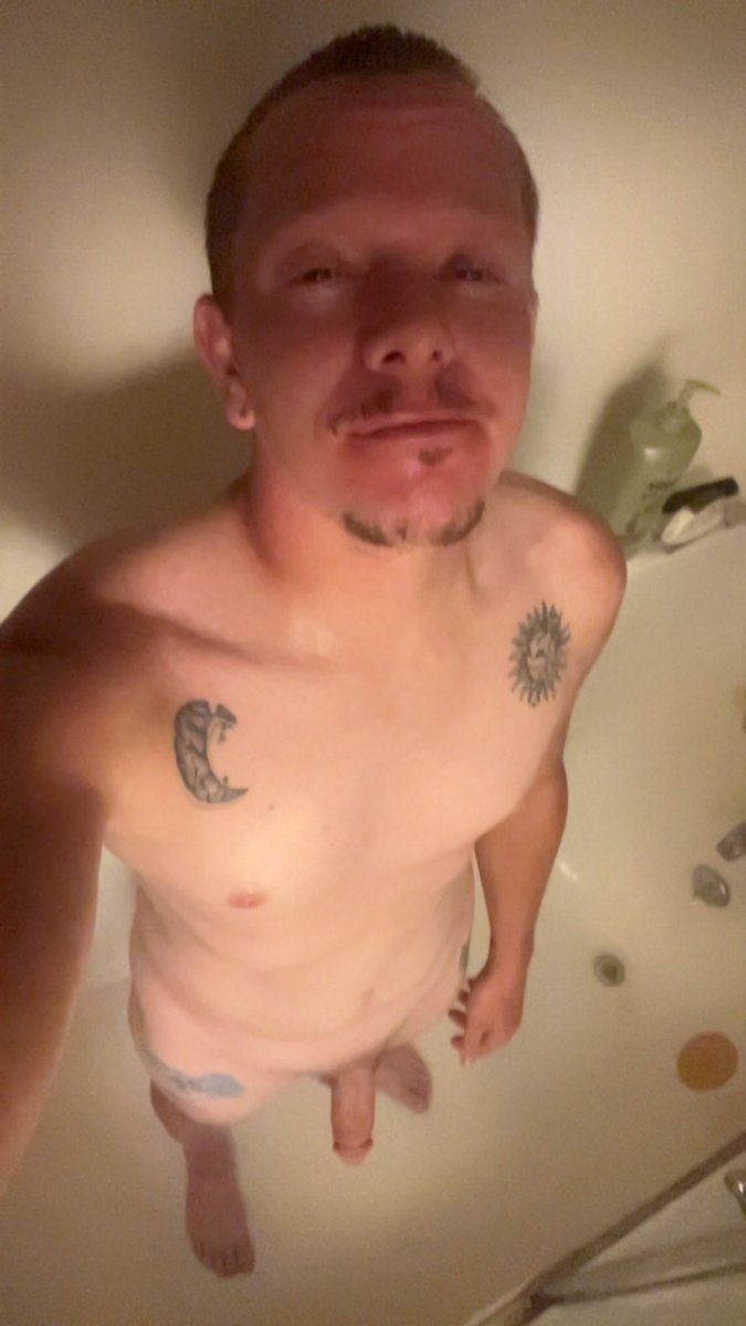 beebarfishoney's tweet photo. Shower time after a 12 hour day 🥱 https://t.co/zo3WtOiMWM