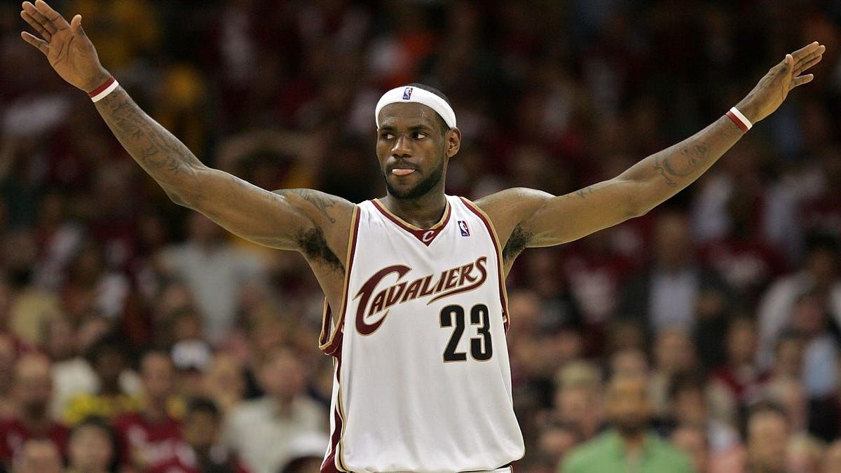 cavs_wire's tweet photo. My first opinion piece, arguing why the only place that makes sense for LeBron James to spend his (most likely) last season in the NBA is back home in Northeast Ohio.

https://t.co/XC2C5rA10e https://t.co/SMqFGSMqB8