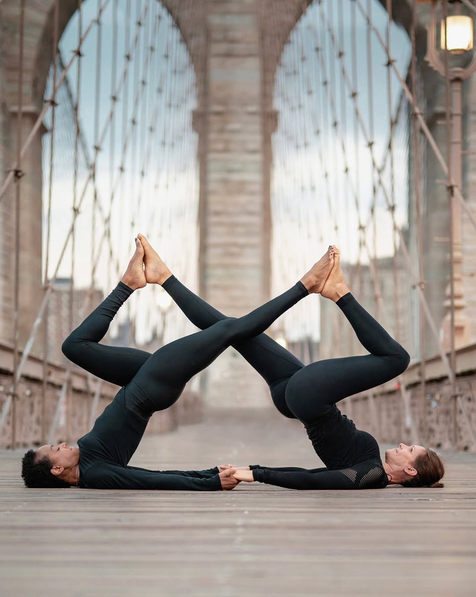 riva_g_'s tweet photo. Shoulderstand shapes at sunrise on the
Brooklyn Bridge ☀️❤️
Which one do you like most?
1, 2, or 3? 😍

Love creating with this magical duo,

Let's do it again soon please! 🥰🫶 https://t.co/a6pugwOQmC