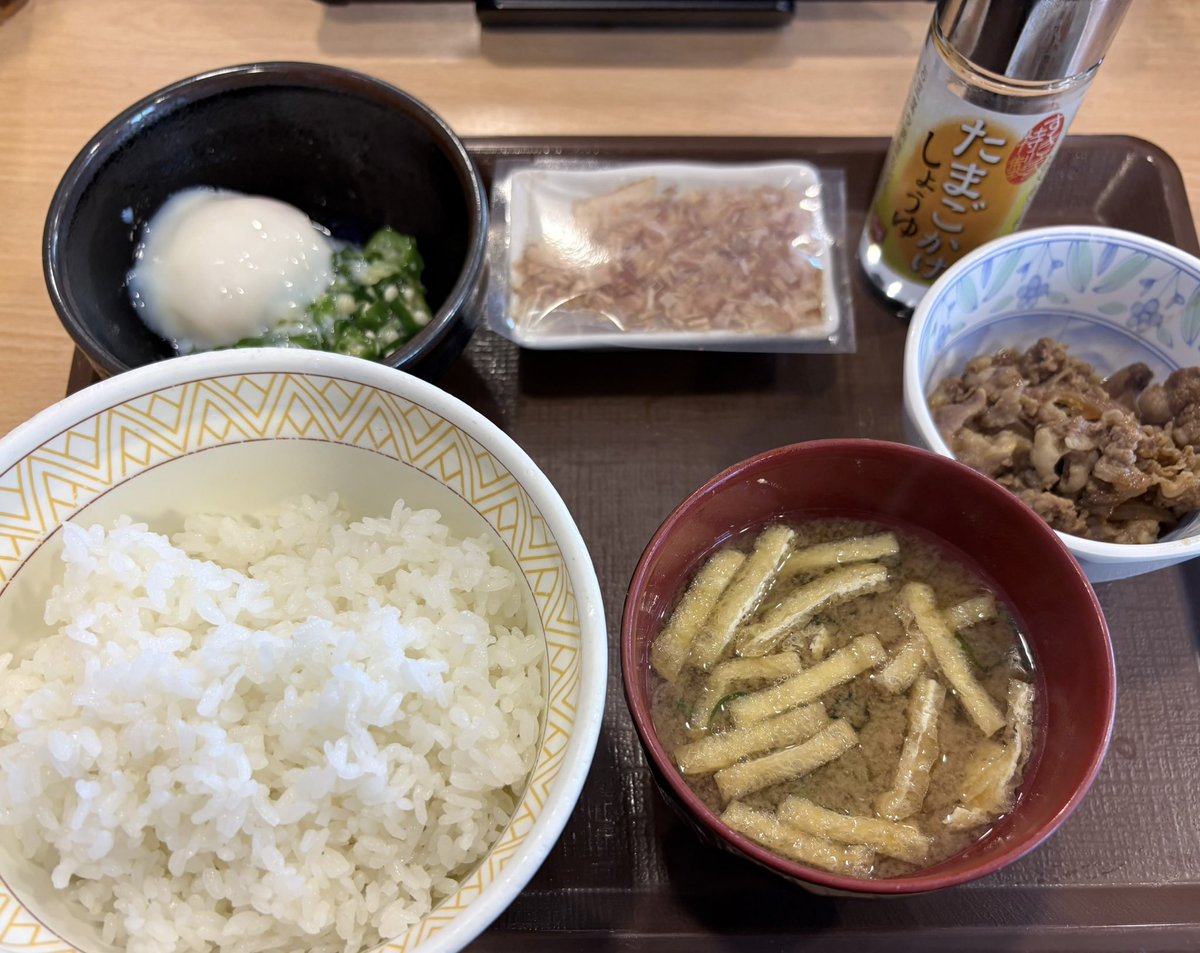 snowpurify's tweet photo. #ハッカーズ

こんにちは😃

今日のお昼ごはんは…
すき家の朝定食から、
牛まぜのっけ定食
♪( ´θ｀)ノごはん大盛り✨ https://t.co/FaVs7waBIQ