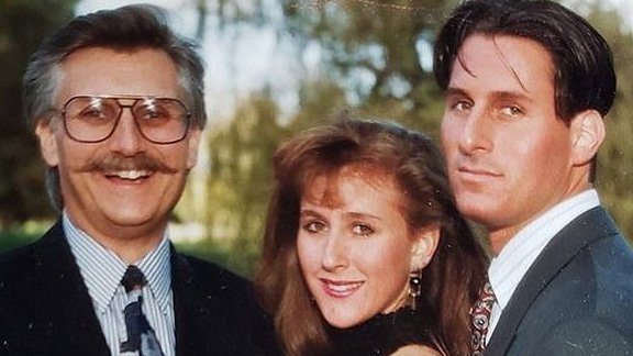DrBuzz_Forensic's tweet photo. Ronald Goldman was #BornOnThisDay, July 2, 1968. A friend of Nicole Brown Simpson, ex-wife of O. J. Simpson, Goldman was murdered along with Brown at her home in LA, CA, on June 12, 1994. O.J. Simpson was found liable for both deaths in a 1997 civil lawsuit. #RIP #gonetoosoon https://t.co/aWTZuebtFW