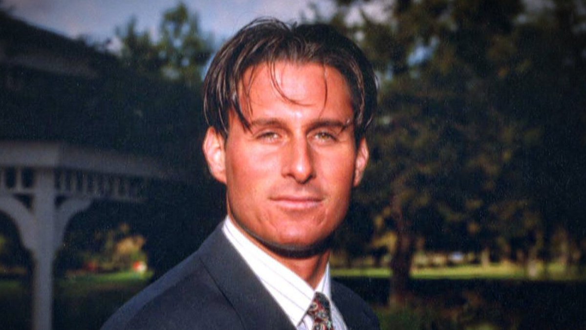 DrBuzz_Forensic's tweet photo. Ronald Goldman was #BornOnThisDay, July 2, 1968. A friend of Nicole Brown Simpson, ex-wife of O. J. Simpson, Goldman was murdered along with Brown at her home in LA, CA, on June 12, 1994. O.J. Simpson was found liable for both deaths in a 1997 civil lawsuit. #RIP #gonetoosoon https://t.co/aWTZuebtFW