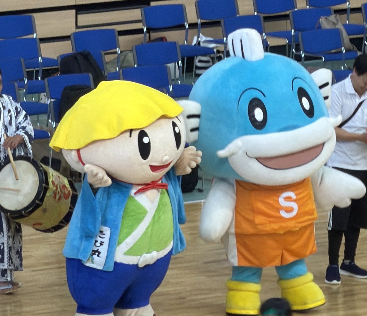 tabimaru_kst's tweet photo. 6月21日（日）に草津市立滋賀トヨタアリーナで開催された、
「第４１回草津市いきいきふれあい大運動会」に行ってきたたび🏃‍♀️🏃‍♂️
みんなが元気いっぱいで楽しい運動会だったたび🎶

#滋賀県 #草津市 #たび丸 #キャッフィー https://t.co/bJXoPDHcXx