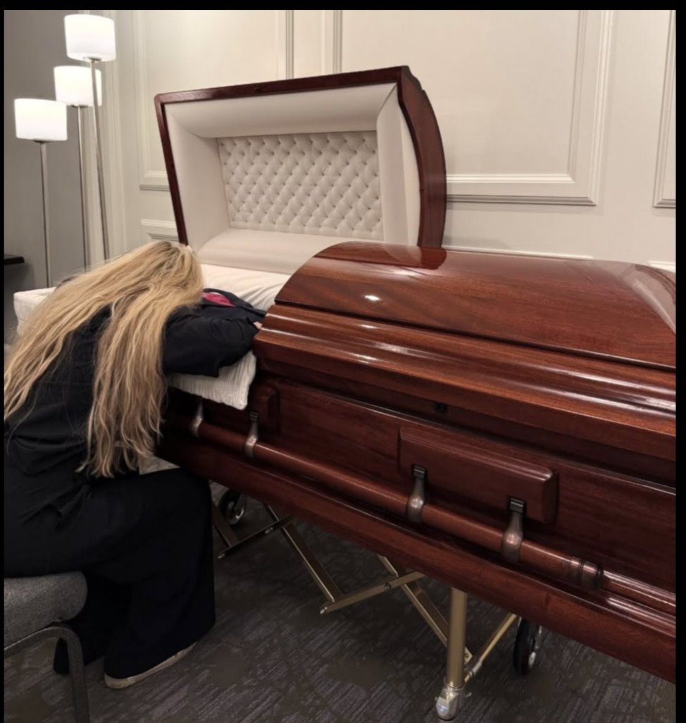 JodyChaseTN's tweet photo. 9/10 - Charlie Kirk murdered 

9/11 - Tyler Robinson Arrested 

9/12- Erika Kirk posted video of him in his casket 

I've never seen a person put into a casket quicker than Charlie 

Highest political assassination since JFK and he's in a casket within 2 days?

Why?

Credit: @raisedbygiants8