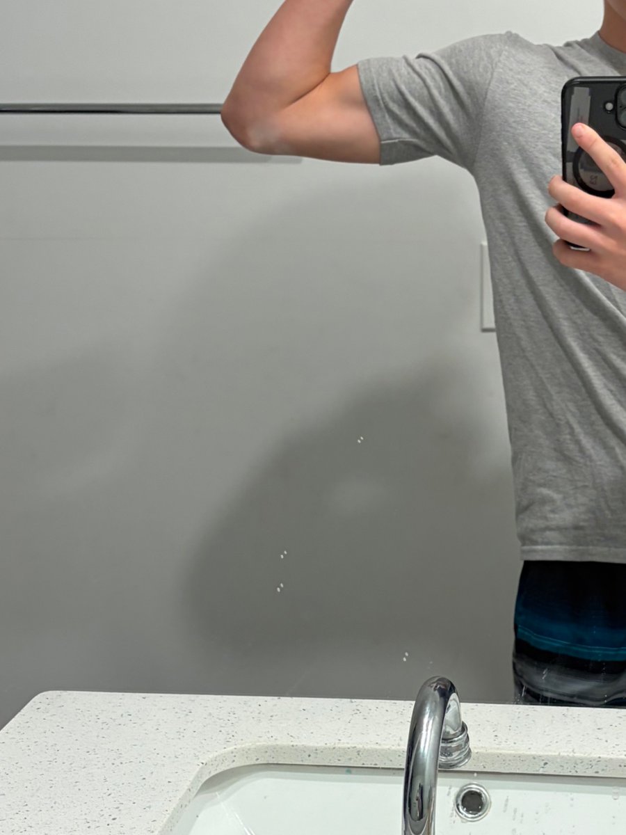 JordanLane77583's tweet photo. should i take the shirt off???? https://t.co/sIDorLr7bu