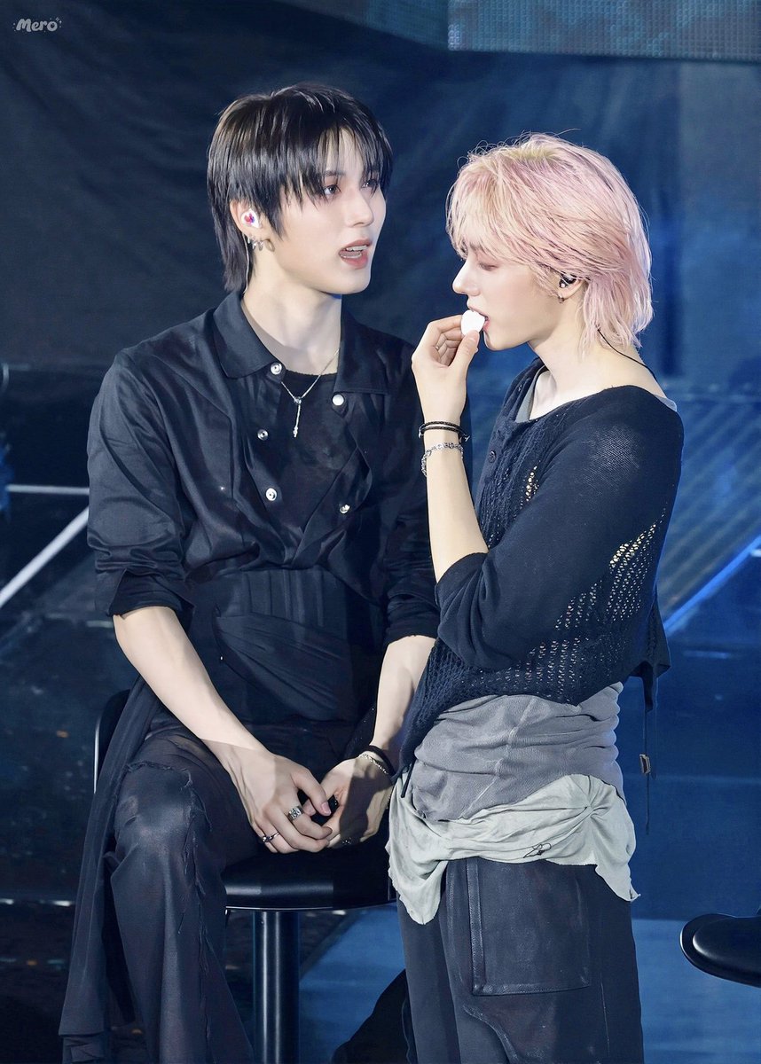 ts45424's tweet photo. taesan’s cuteness aggression towards sungho #탯성 #SUNGHO #성호 #TAESAN #태산 https://t.co/dzOGAllxqN