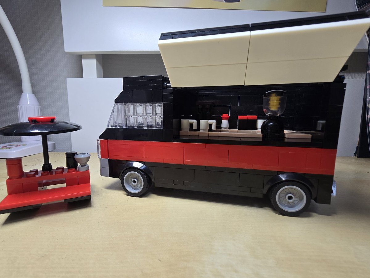 kon2_7's tweet photo. KANU COFFEE TRUCK 
LEGOだったのか…
かわいい🚚
バラバラになったら2度ともとに戻らないな💦
大切にします😊
고마워요♥️ https://t.co/ozkGEXq9l0