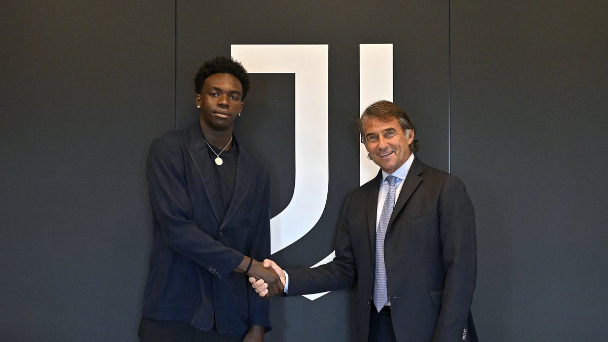 JCMalaysia's tweet photo. Pembelian terbaru Juventus di bawah era Carnevali, Jeff Ekhator. Penyerang muda Itali ini dibeli dari Genoa dengan harga 16 juta Euro. https://t.co/RUKb10DSX1