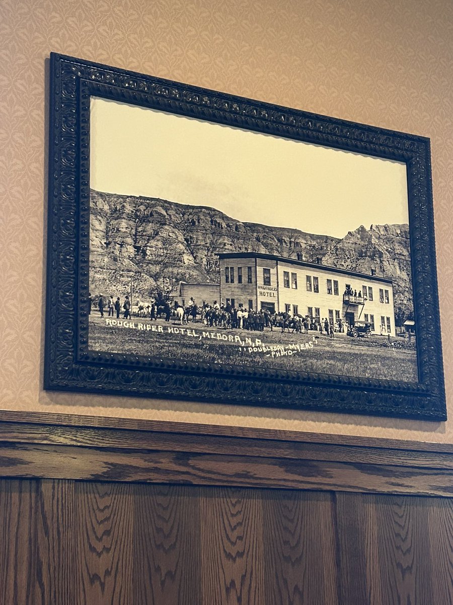 MTsteamboat's tweet photo. Medora, ND 🤠 🇺🇸 

A favorite of ours to visit. It’s a different place but the quietness of the badlands makes you appreciate life in more ways than one. 

Plus, Teddy is everywhere. https://t.co/YOWw0UxxmS