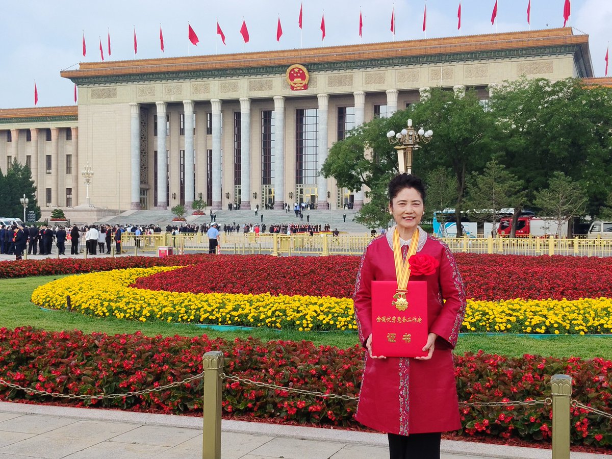 Alycard666's tweet photo. 恭喜苏玉琴大姐荣获全国优秀党务工作者👏🏻 https://t.co/6q5XQG6fAs