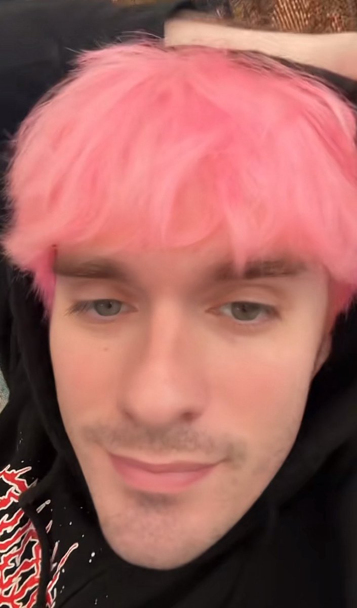 AsherKnightReal's tweet photo. sometimes i forget my eyes are different colors and get scared when it shows https://t.co/TAcGLLHR3m