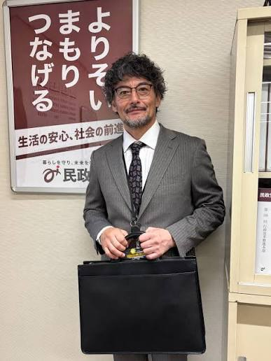emya__ta's tweet photo. 銀河の一票に出てためっちゃカッコイイ秘書のおじさん、最終話観終わってキャスト確認して初めて侍タイムスリッパーの人だって気づいた https://t.co/PkLE33Zjf5