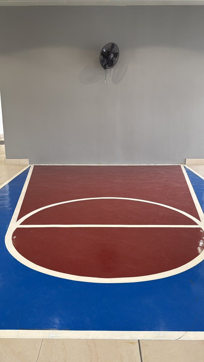 SufianAzri's tweet photo. @askrapidkl Mohon letak sebakul bola dan ganti kipas dengan raga basket 🤣🤣🤣 https://t.co/WvTryzANee