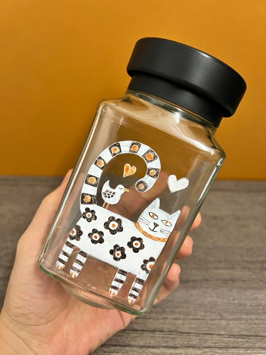 richiusa_e's tweet photo. Upcycled old glass jar into a cute desk pen holder!  Saved waste, got style—small steps for a greener life https://t.co/HwA0ohOYr3