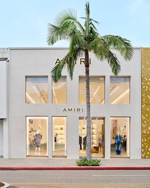 oscar_report's tweet photo. La marca de lujo AMIRI abrirá en breve una boutique en la Avenida Masaryk.

En breve Amiri ocupará el local donde actualmente se ubica la multimarca JET, y abrirá una boutique similar a la de su Flagship Store en Rodeo Drive. https://t.co/RO2lf5xCGz