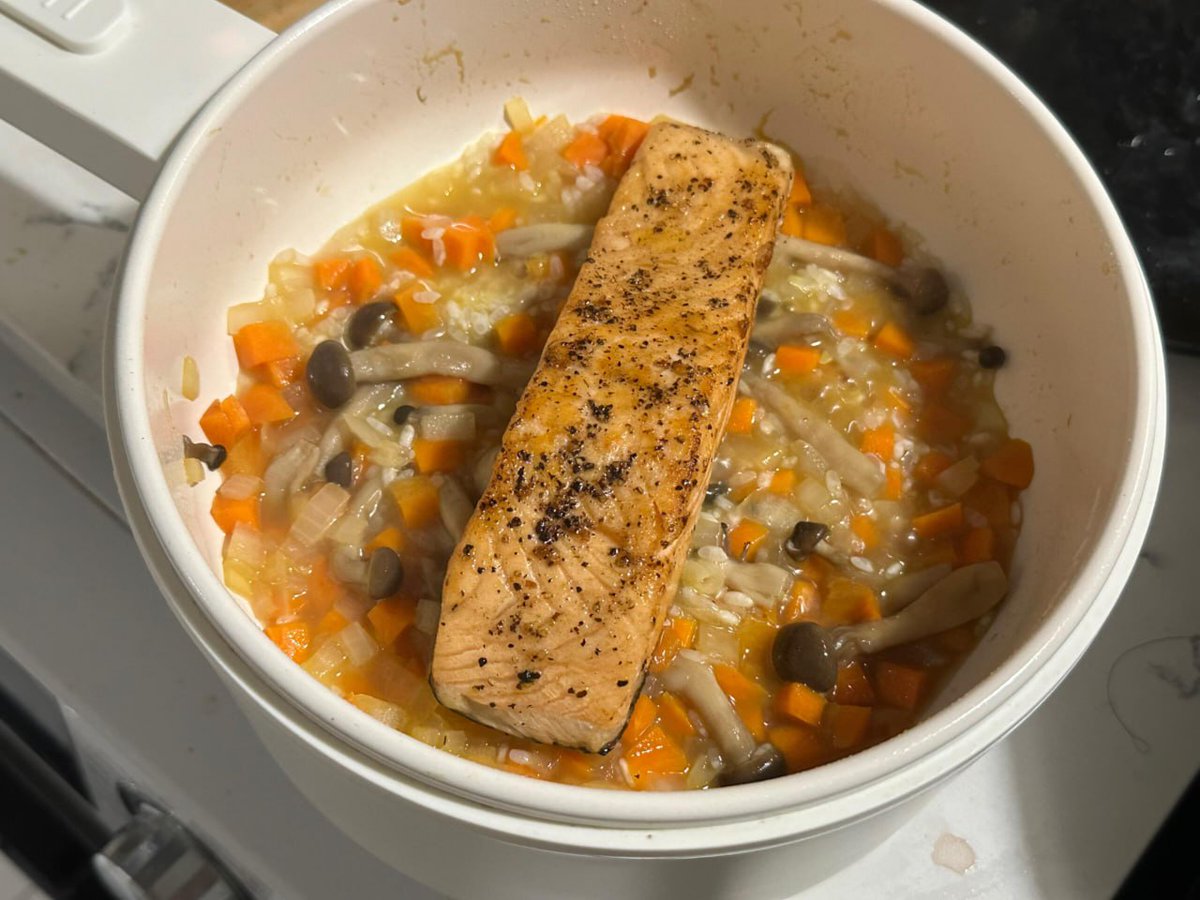 Grancserra's tweet photo. Perfectly cooked salmon 🐟✨ Fragrant, tender, and full of flavor.

#cooking #dinner #salmon https://t.co/epyz8Ki9U2