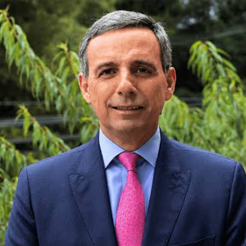 EsmeHernandezSi's tweet photo. Hasta el momento Abelardo no le está cumpliendo a sus votantes. Prometió que sus ministros serían empresarios y que no gobernaría con la misma clase política de siempre. Hoy sus dos primeros ministros no son empresarios y los dos son de puro linaje político: Miguel Gómez Martínez y Rodrigo Lara. Los engaño.