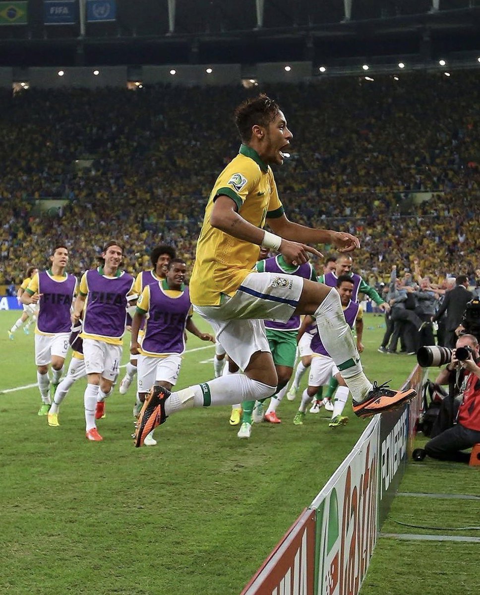 SelecaoTalk's tweet photo. 🇧🇷 | ON THIS DAY in 2013, Brazil beat Spain 3-0 on a magical night at the Maracanã in the Confederations Cup Final. https://t.co/uxuEOaaY2J