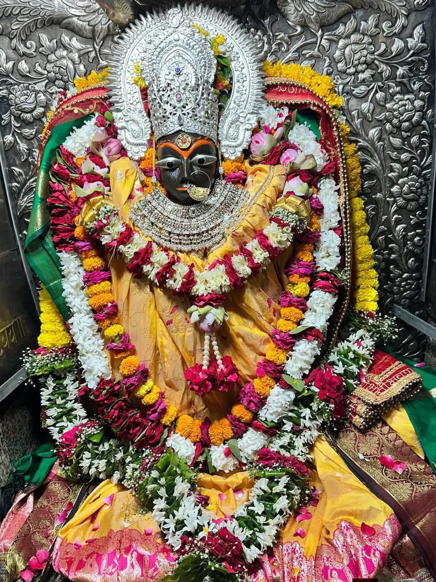 avinash0785's tweet photo. 🌺त्रिकूट पर्वत पर विराजमान  विद्या और बुद्धि ज्ञान की देवी मां शारदा भवानी का आज प्रातः कालीन भव्य श्रृंगार दर्शन  दिनांक 02/07/2026 💐🤗❤️🌿🔱

🚩🌿🔱 जय शारदा माई 🔱🌿🚩

        🙏🏻💐 सुप्रभात 💐🙏🏻

#रण_में_भगवाधारी https://t.co/1GnttELlKb