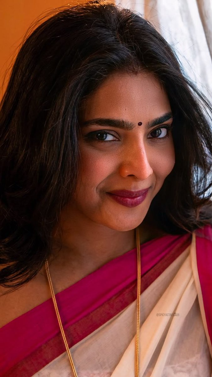 Mr_Jd_X's tweet photo. Good Morning Guys 🌅 🌄!!

Aishwarya Lekshmi Pakka  Wife material 😭🔥👀 !!!!

 #Gattakusthi2  #AishwaryaLekshmi https://t.co/N2GsU5KFj1