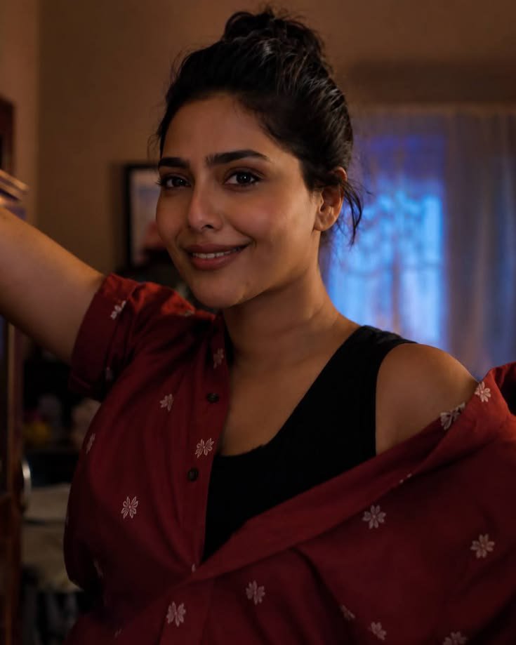 Mr_Jd_X's tweet photo. Good Morning Guys 🌅 🌄!!

Aishwarya Lekshmi Pakka  Wife material 😭🔥👀 !!!!

 #Gattakusthi2  #AishwaryaLekshmi https://t.co/N2GsU5KFj1