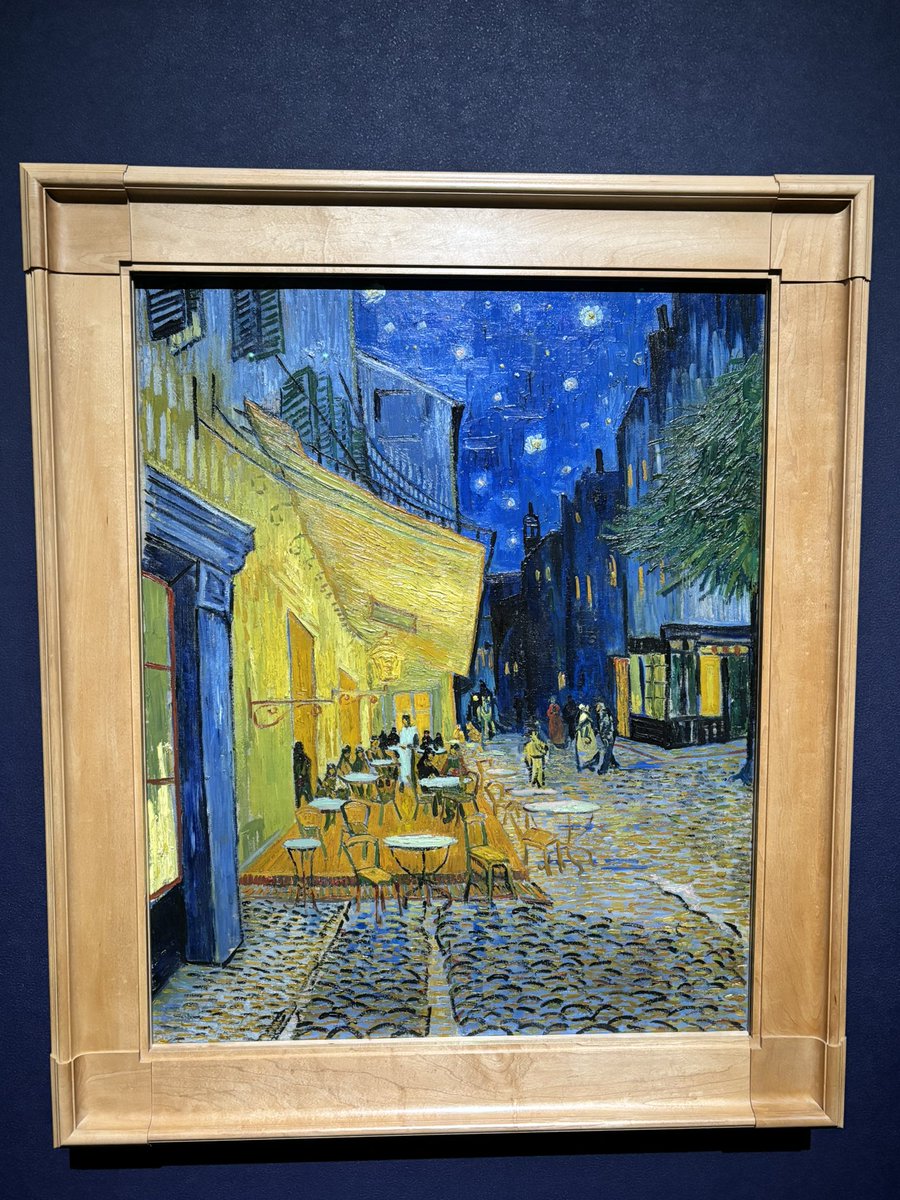crane_uc's tweet photo. 雨の中ゴッホ展行ってきた☔️🌻
カフェテラス前は人すごかったけど、10分くらいで正面までこれたよ☕️
ショップは20分待ち…😇 https://t.co/9tMHxhA1Ho