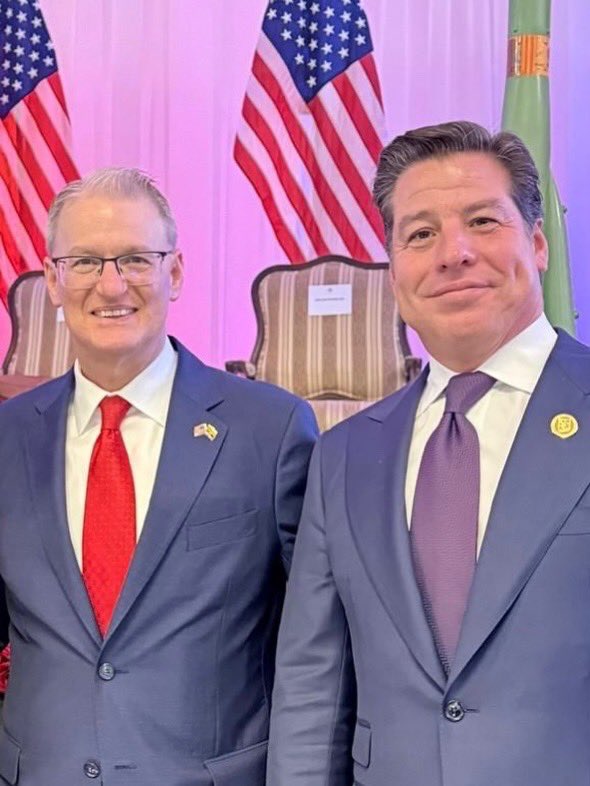SuperintEC's tweet photo. 🇺🇸🤝🏼En el marco de la conmemoración de los 250 años de la Independencia de los #EstadosUnidos, organizada por la @USembassyEC, nuestro superintendente Luis Cabezas-Klaere participó en el acto solemne desarrollado en el Centro de Convenciones Metropolitano de #Quito. https://t.co/cjVn9K85Bc