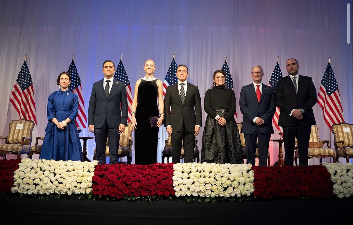 SuperintEC's tweet photo. 🇺🇸🤝🏼En el marco de la conmemoración de los 250 años de la Independencia de los #EstadosUnidos, organizada por la @USembassyEC, nuestro superintendente Luis Cabezas-Klaere participó en el acto solemne desarrollado en el Centro de Convenciones Metropolitano de #Quito. https://t.co/cjVn9K85Bc
